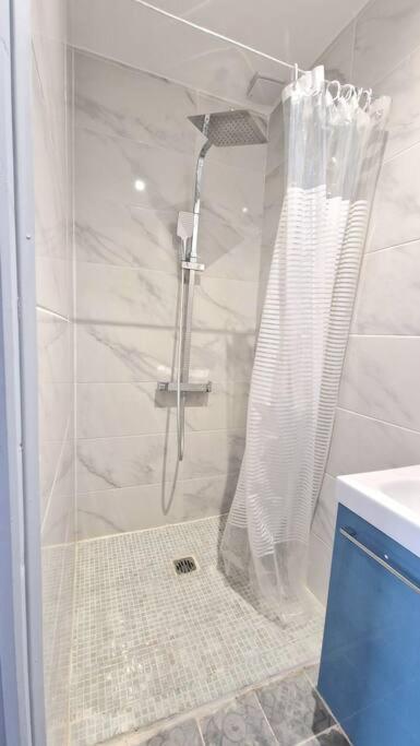 Appartement Hypercentre 301 +Wifi+Independant+ Cuisine Toilette Salle De Bain Privative ヴァランシエンヌ エクステリア 写真
