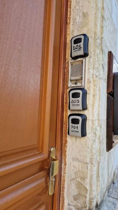 Appartement Hypercentre 301 +Wifi+Independant+ Cuisine Toilette Salle De Bain Privative ヴァランシエンヌ エクステリア 写真