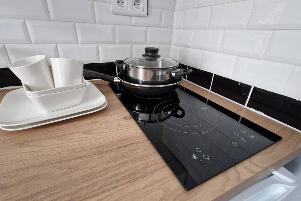 Appartement Hypercentre 301 +Wifi+Independant+ Cuisine Toilette Salle De Bain Privative ヴァランシエンヌ エクステリア 写真